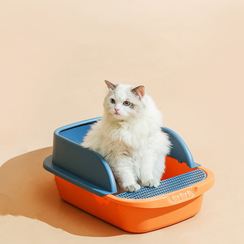 Sleek Enclosed Cat Litter Box Design