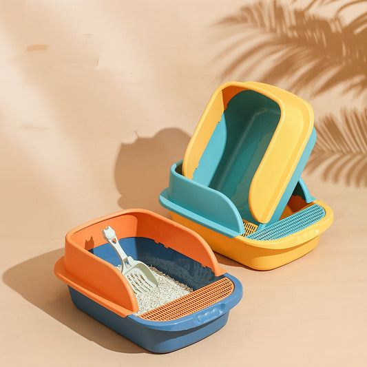 Sleek Enclosed Cat Litter Box Design